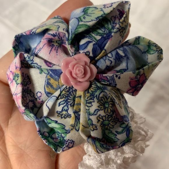Handmade Infant Headband White Band Pastel Flower Center Size Newborn B263 - Picture 4 of 9